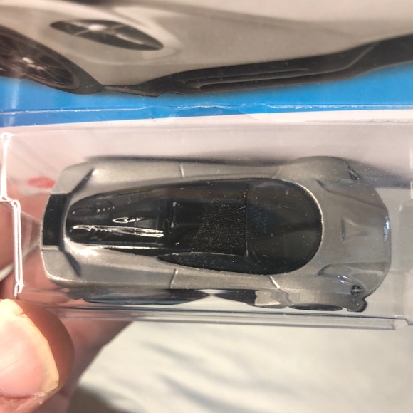 007 Aston Martin Valhalla Concept - Picture 4 of 7